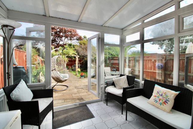 14, Knighton Park, Barton on Sea photo 3