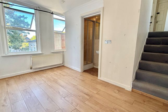 Flat 1, Luton photo 4