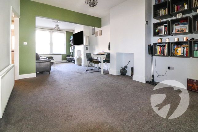 56, Hurst Road, Northumberland Heath photo 4