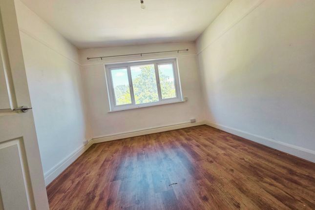 329, Upper Elmers End Road, Beckenham photo 3