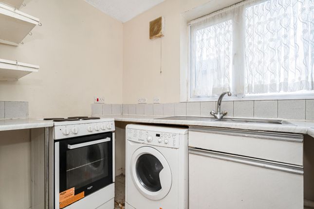 73, Waddington Close, Enfield photo 2