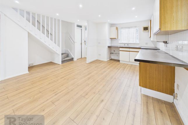4, Southwark Close, Crawley photo 3