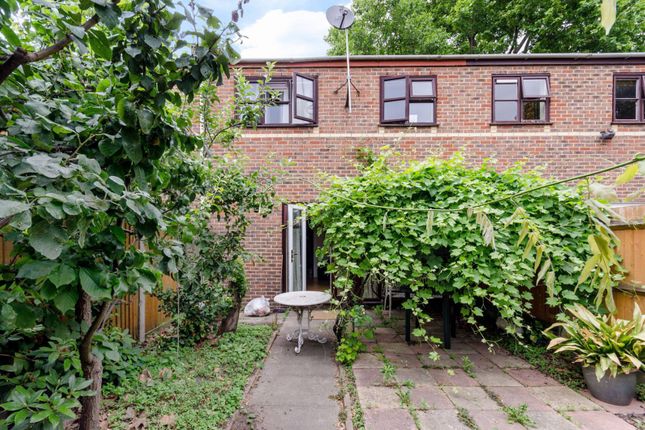 Thumbnail Terraced house to rent in Gwyn Close, Fulham, London