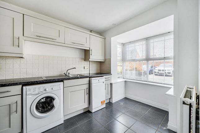 38, Swordsmans Road, Camberley photo 3