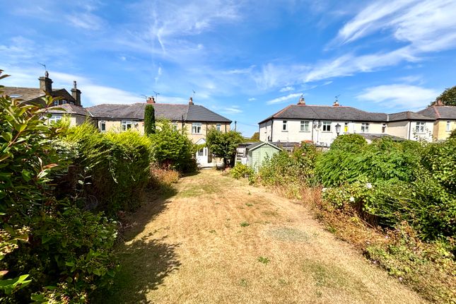 24, Whitelands, Rawdon photo 2
