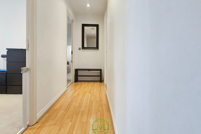 Flat 12, Augusta Court, London photo 3