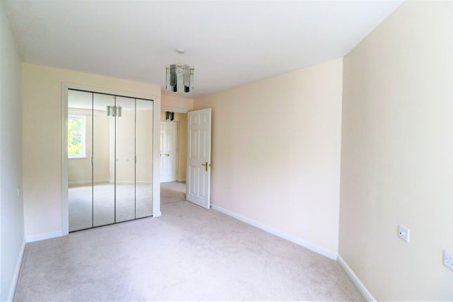 18 Hughenden Court,, Penn Road, High Wycombe photo 3