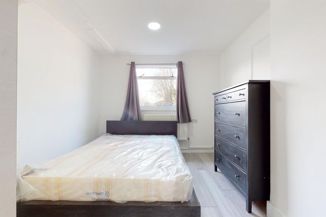 Thumbnail Property to rent in Mead Plat, London