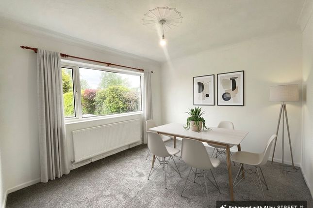 36 Victoria Way, Stafford photo 3