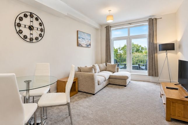2-bed flat on High Street, Wickford, £200,000