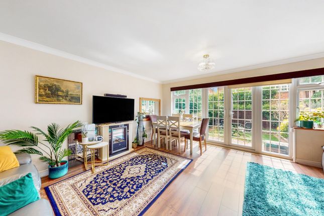 17, Farthings Close, Pinner photo 2