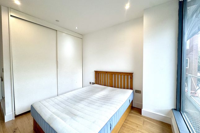 Flat 188, Trinity Square, Hounslow photo 2