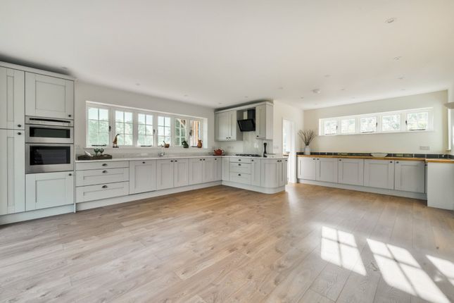 Oak Tree Cottage,, The Street, Farnham photo 5
