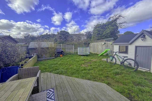 34, Skippers Way, Walton On The Naze photo 2