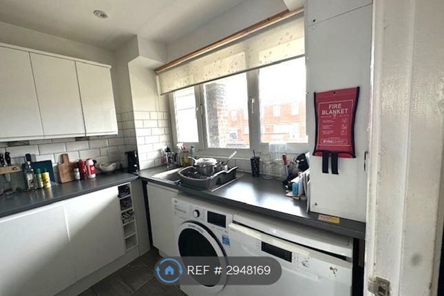 Flat, Chaucer Court Milton Garden Estate, London photo 3