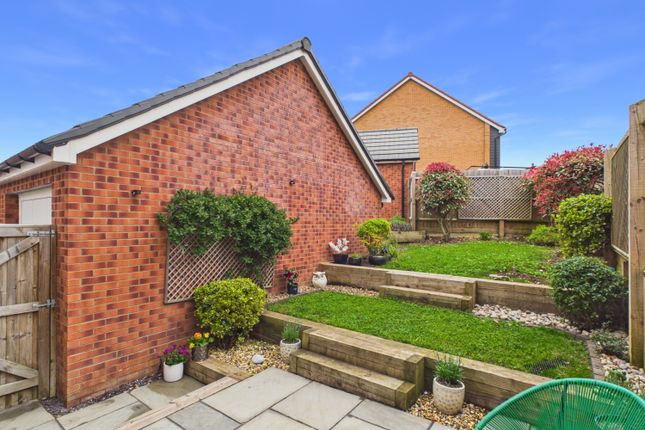 64, Wallis Drive, Leighton Buzzard photo 4