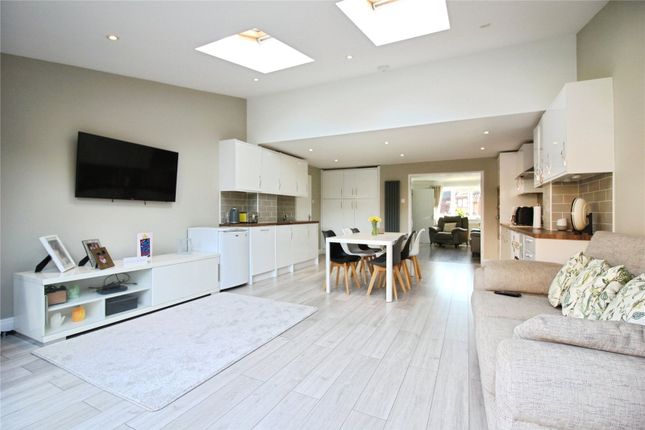 22, Calbourne Drive, Reading photo 3