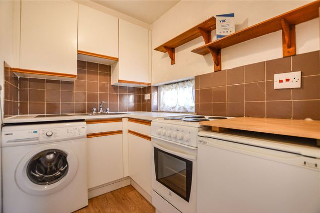 33, Trenance, Woking photo 4