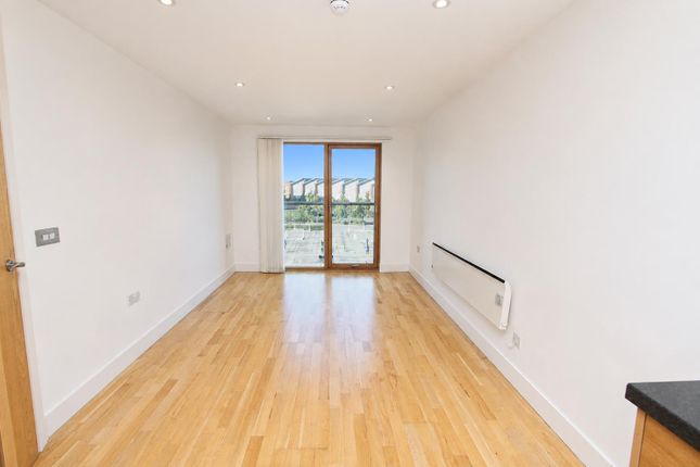 80 La Salle, Leeds photo 2