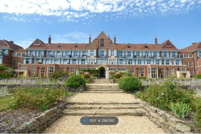 1-bed flat on King Edward Vii Apartments, Kings Drive, Midhurst, £1,500/mo