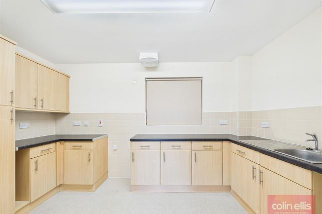 19, Plaxton Court, Scarborough photo 3