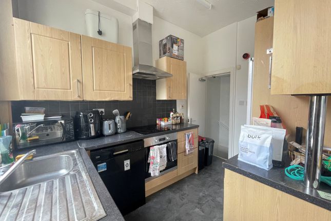 28, Beechwood Mount, Leeds photo 3