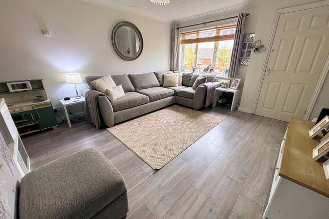 10, Halliday Close, Radlett photo 3