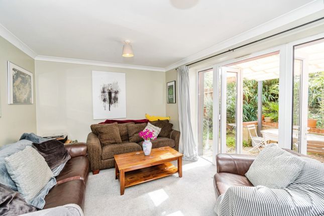 24, Roselands Gardens, Hampshire photo 2