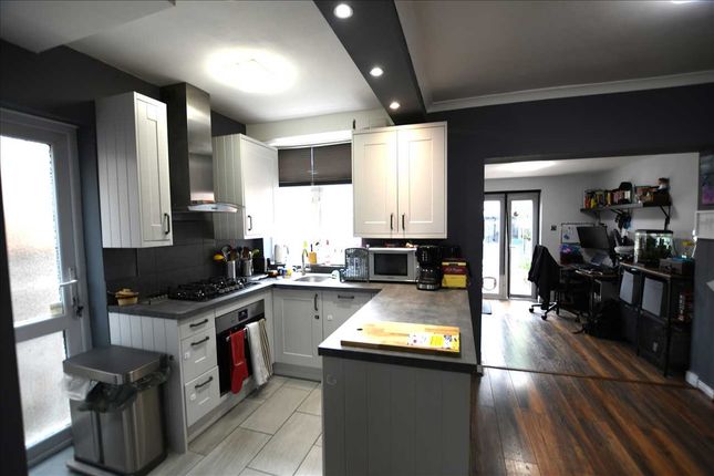 25, Ingleton Road, London photo 4