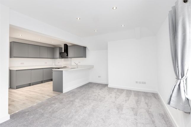 Flat 2, 185 Park Avenue, Bushey photo 4