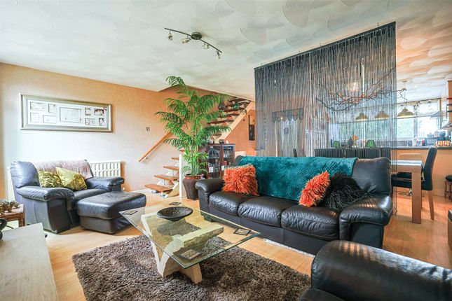 10, Vicarage Drive, Kent photo 2
