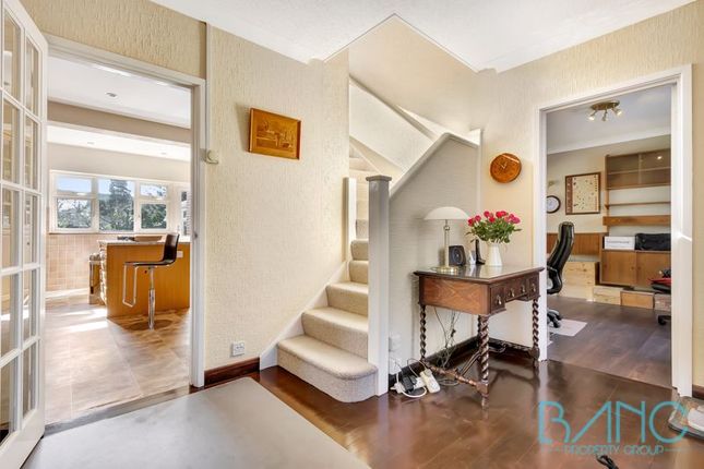 14, Tolmers Gardens, Cuffley photo 2