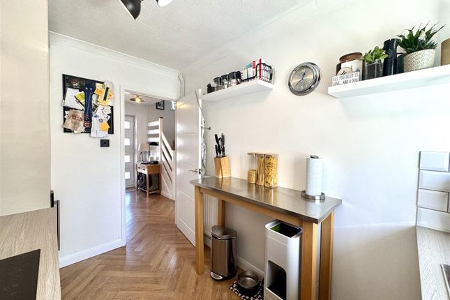 5 Arthurs Court,, Gray Hill View, Caldicot photo 4
