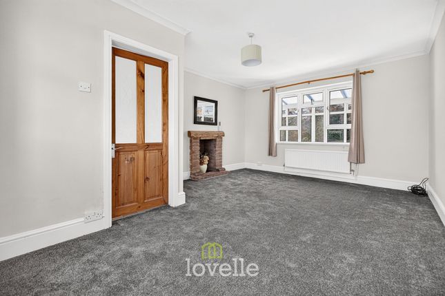 4 Knights Close, Grimsby photo 3
