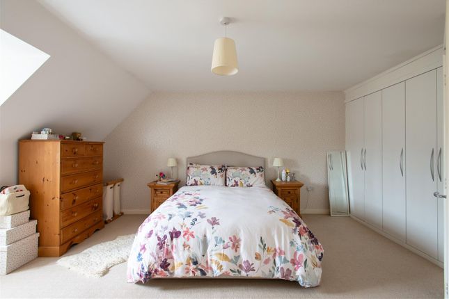 End terrace house for sale in Greenkeepers Road, Great Denham, Bedford