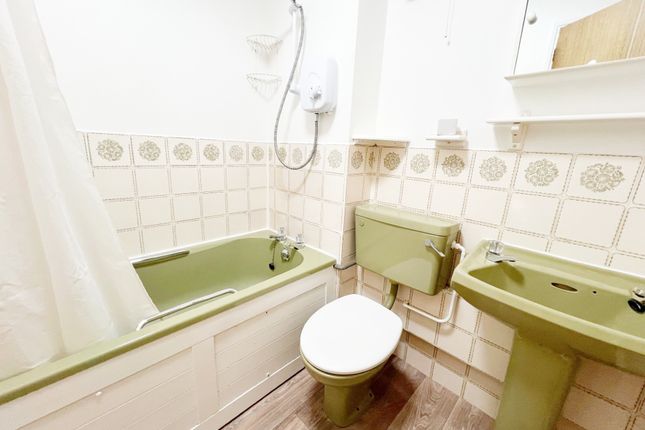 9, Tugby Place, Chelmsford, Essex photo 5