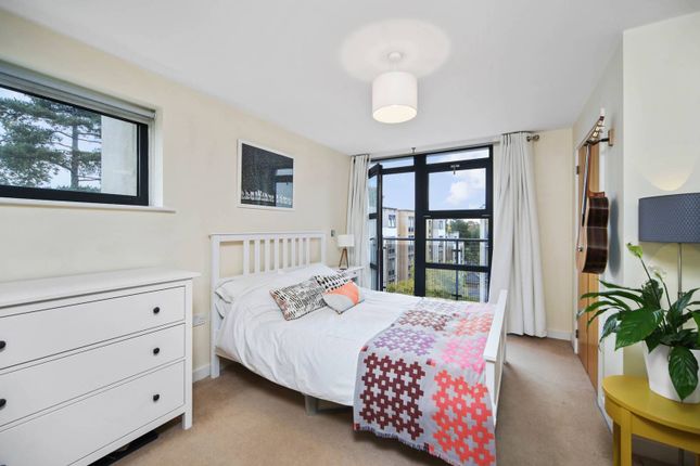 Flat for sale in Knight House, Putney, London