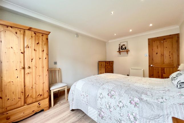 Flat for sale in Saddlers Mews, Markyate, St. Albans
