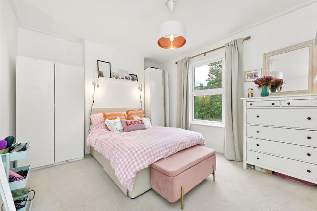 Flat 2, 7, Haycroft Road, London photo 4