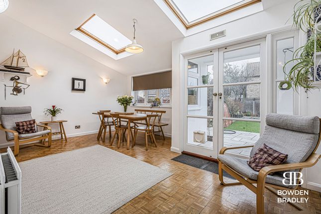 36 Beattyville Gardens, Barkingside photo 2