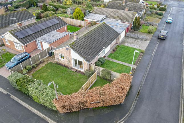 1, Charnwood Close, Worcester photo 2