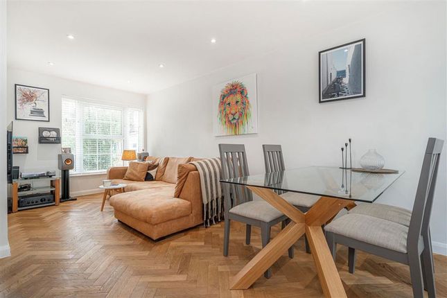 10, Chatsworth Place, Teddington photo 4