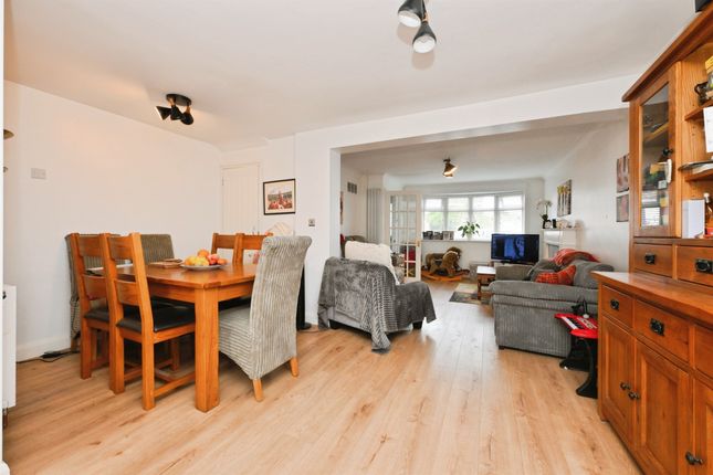 30, Champions Way, Hoddesdon photo 4