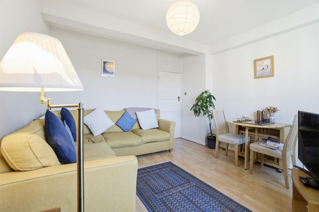 Flat 13, Acland House, Stockwell Gardens Estate, London photo 4
