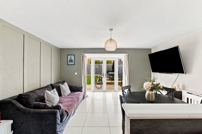 111, Cicero Crescent, Milton Keynes photo 3