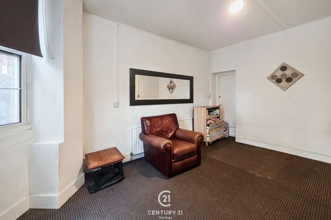 331 Devon Mansions, London photo 4