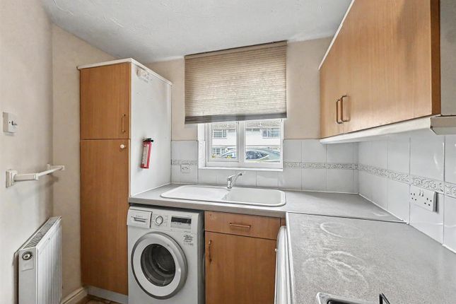 6, Periwinkle Lane, Dunstable photo 2