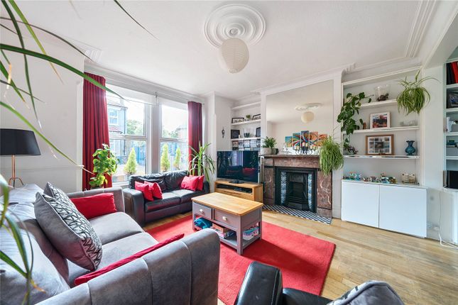 34a, Coldfall Avenue, London photo 2