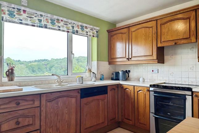 7, Ballington View, Leek photo 4
