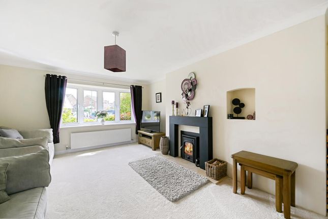 33, Mountbatten Way, Brabourne photo 3